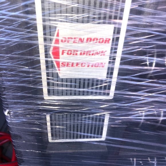 Vending Machine - Picture 2 of 3